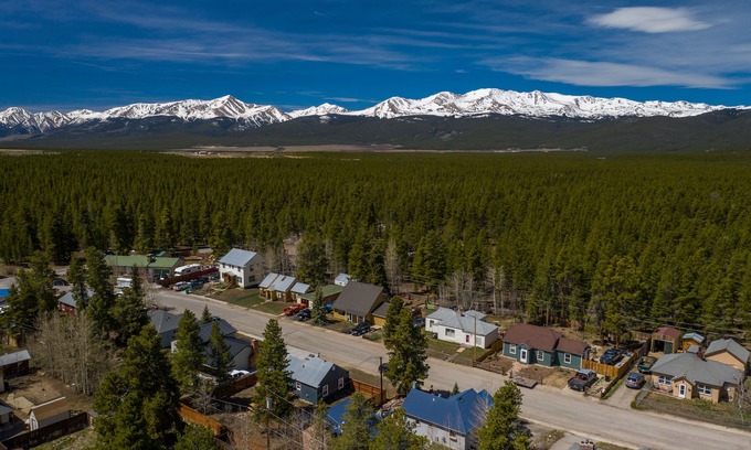 Leadville North House | Cozy Dog-Friendly Cabin in Leadville – Near Skiing, Hiking & Downtown