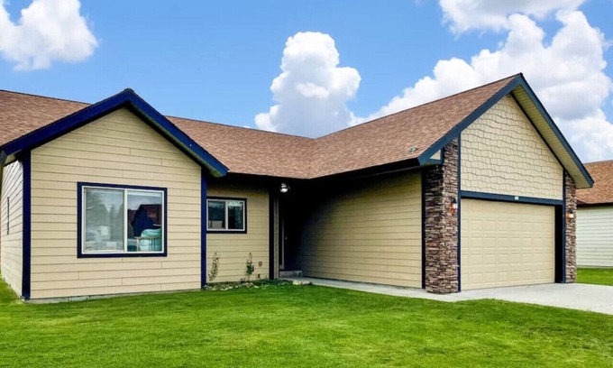 Donnelly Cabin | Cozy Donnelly Bungalow w/Neighborhood Playground