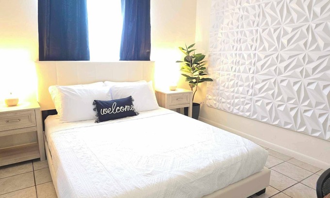 Lochmoor Waterway Estates Apartment | Cozy Dreamy Suites 1 in marvelous Cape Coral with AC, WiFi