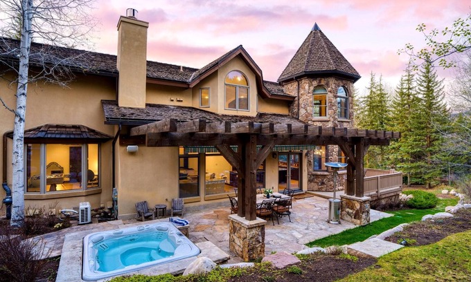 Edwards House | Cozy Edwards Retreat w/Fireplace, Piano, Near Vail | Osprey Nest by AvantStay