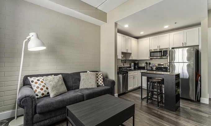 Manistee Condo | Cozy Efficiency at Downtown Manistee