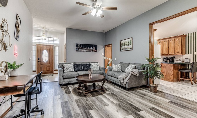 Midwest City House | COZY FAMILY SIZED 3 BEDROOM NEAR MIDWEST CITY REGIONAL PARK,TINKER AIRFORCE BASE