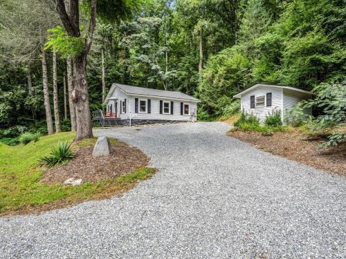 Lake Lure House | Cozy Family Vacation Cottage Lake Lure