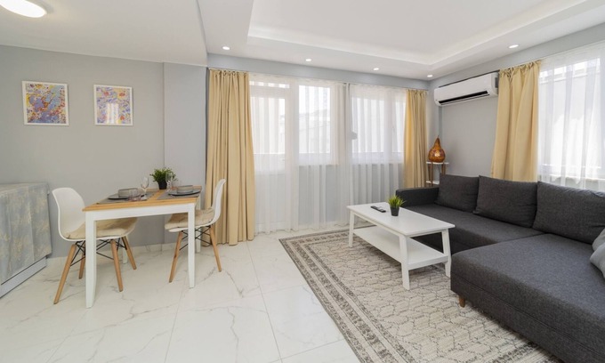 Alanya Apartment | Cozy Flat w Balcony Near New Year Market in Alanya