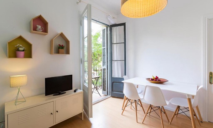 La Sagrada Familia Apartment | Cozy Flat With Unbeatable Views to Sagrada Familia