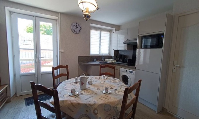 Bazoches-les-Gallerandes Apartment | Cozy Getaway in Bazoches-Les-Gallerandes - 2BR, Full Kitchen, TV, Shared Courtyard