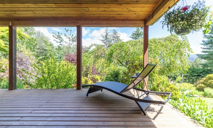 West Porpoise Bay Bed & Breakfast | Cozy garden suite with ocean views, access to trails