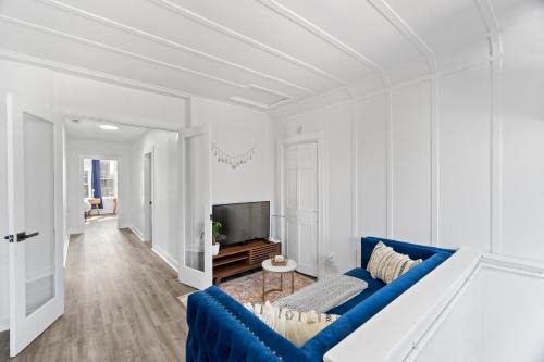 East Rock Apartment | Cozy Gem in the Heart of East Rock with FREE Parking near Yale and DT