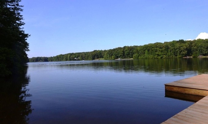 Powhatan House | Cozy Get-A-Way in Neighborhood On 3 Lakes, With Fishing Docks, Firepit, Kayaks