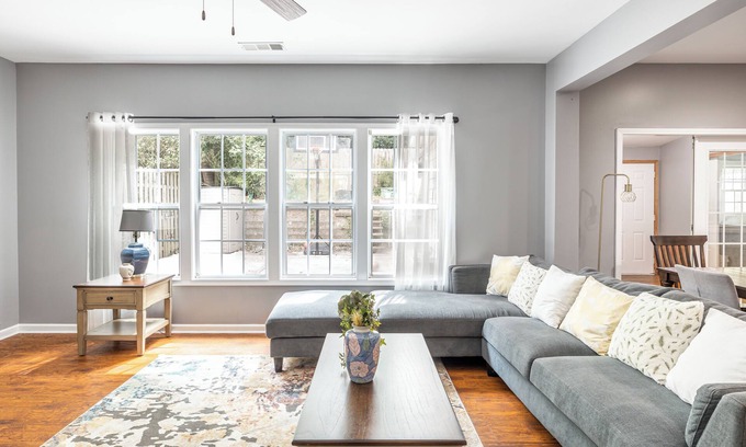 Tucker House | Cozy Ground-Level Room with Private Yard|Flexible Month-to-Month Rental #41775