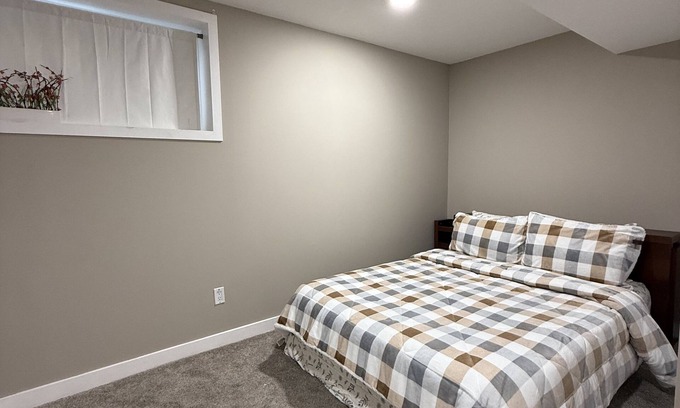 Calgary House | Cozy guest suite in NE Calgary | 10 mins from Calgary Airport