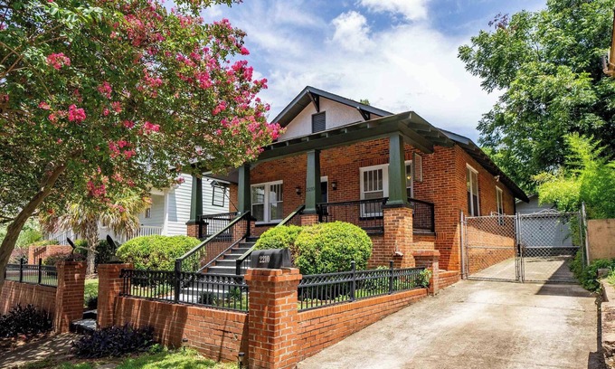 Columbia House | Cozy Historic Home just 2 miles from USC, downtown and 6 miles from Ft. Jackson