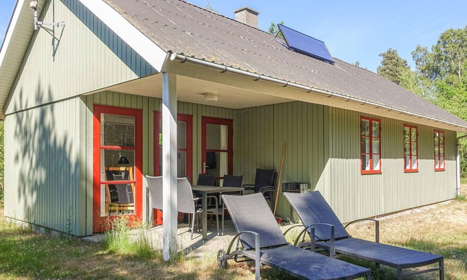 Oster Somarken House | Cozy home in Aakirkeby with WiFi