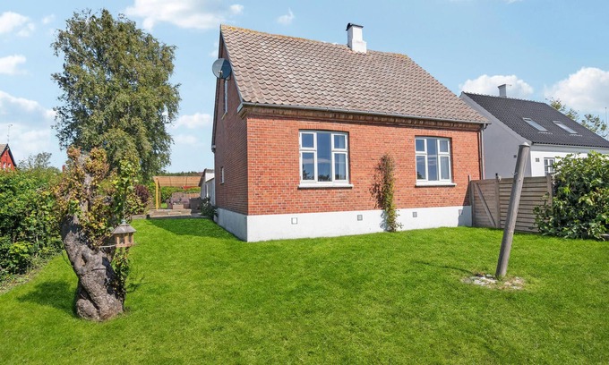 Pedersker House | Cozy home in Aakirkeby with WiFi