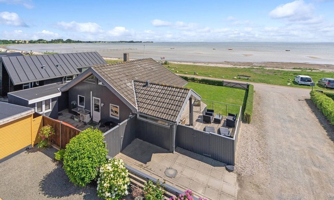 Bjert House | Cozy home in Bjert with kitchen