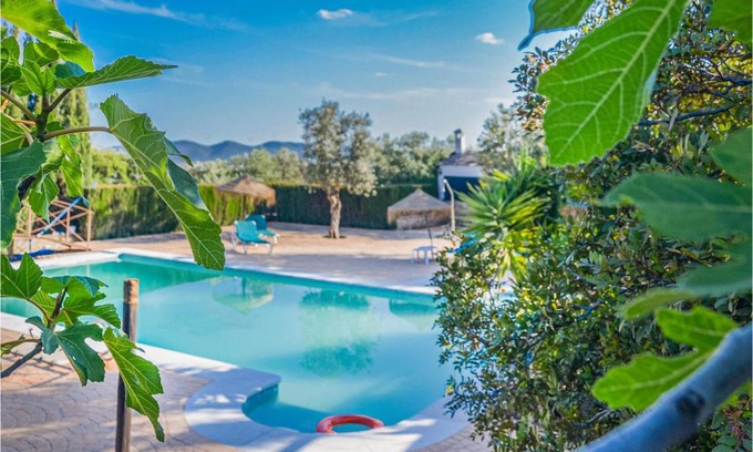 Estepa House | Cozy Home In Estepa With Kitchen