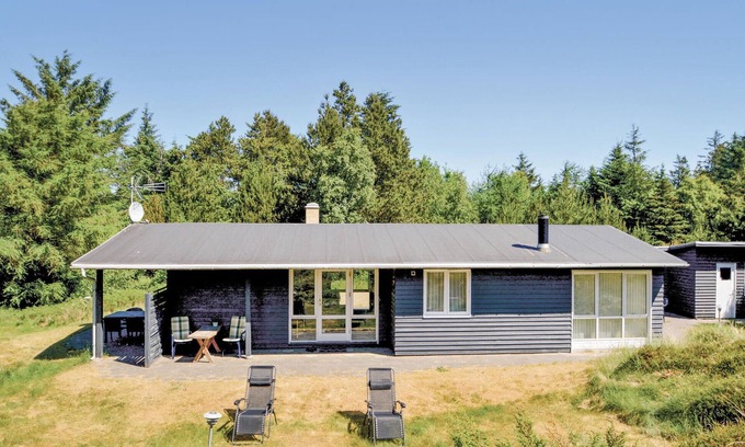 Slette Strand House | Cozy home in Fjerritslev with WiFi