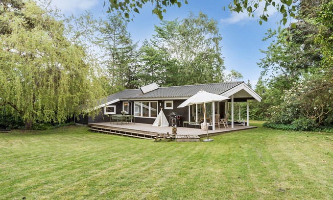 Udsholt House | Cozy home in Græsted with kitchen