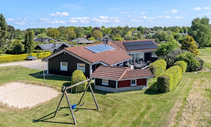 Hejlsminde Strand House | Cozy home in Hejls with sauna
