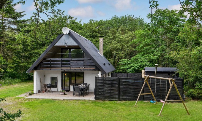 Sillerslev House | Cozy home in øster assels with sauna