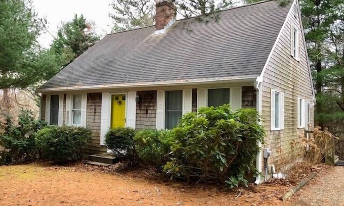 Orleans House | Cozy Home in Quiet & Convenient Area (1140)