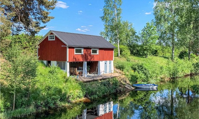 Overbyn House | Cozy Home In Torsby With House Sea View