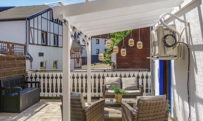 Ulmen House | Cozy home in Ulmen with kitchen