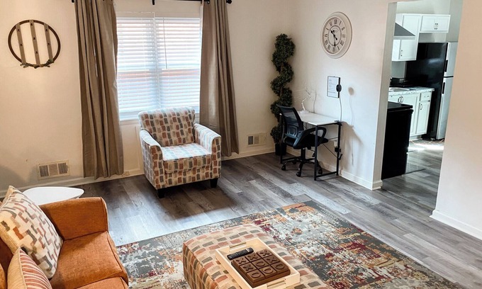 Crestline Heights House | Cozy home minutes away from Airport, Uptown and Downtown