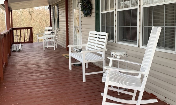 Silver Point House | Cozy Home Near Lake