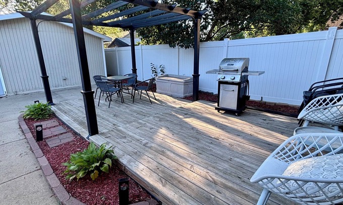 Sioux Falls House | Cozy home near Premier Center, Downtown & Sanford: 65"TV & Fenced Yard-Sleeps 7