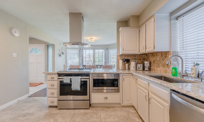 Far North Dallas House | Cozy home w easy access to Dallas & north suburb