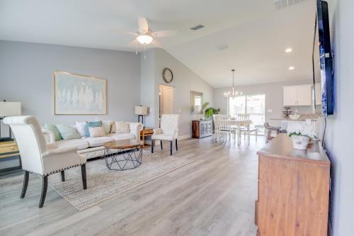 Candler House | COZY home with fenced patio