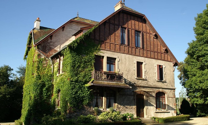Longchamp Villa | Cozy house in the countryside, park and tennis, billiards, Côte des vins