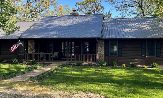 Linn House | Cozy house nestled in the country