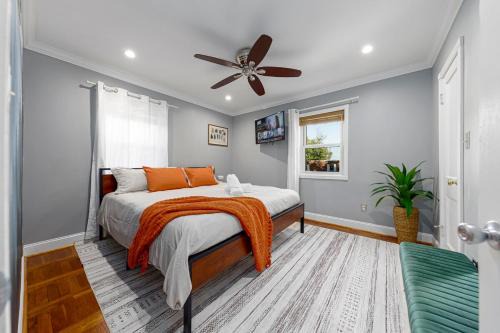 Arlington Heights Villa | Cozy House, Pool Table and Parking, Mins to DC