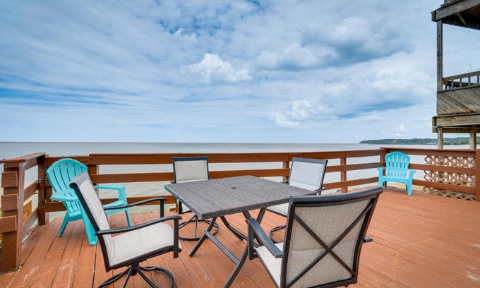 East Irondequoit House | Cozy Irondequoit Home on Lake Ontario!