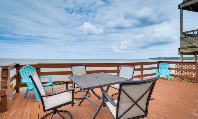 East Irondequoit House | Cozy Irondequoit Home on Lake Ontario!