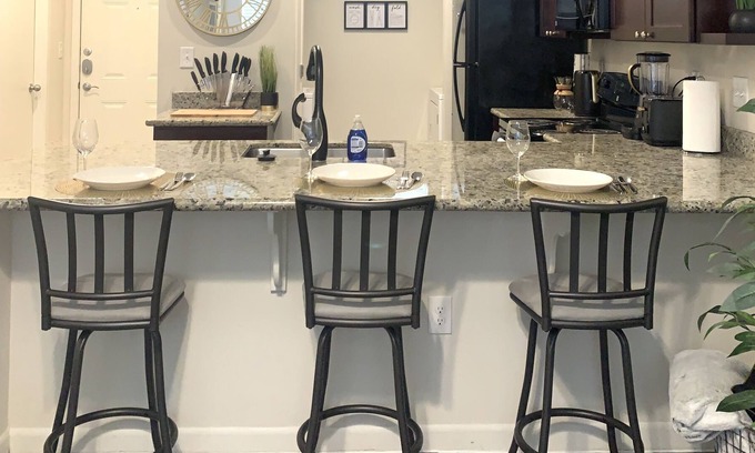 College Station Apartment | Cozy King Bed WiFi,Pool,Gym. Corporate Housing