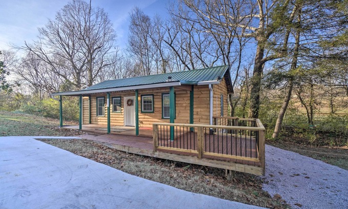 Knoxville Cabin | Cozy Knoxville Getaway ~ 8 Mi to Downtown!