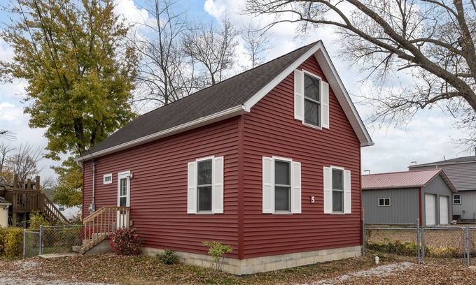 Buckeye Lake Cottage | Cozy Lake Cottage Just Steps Away From The Lake