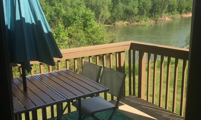 Table Rock Condo | Cozy Lake Front Condo