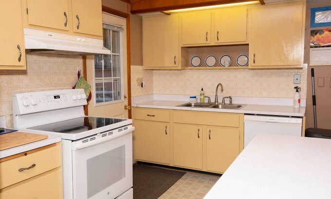 Tofte House | Cozy Lake View 5 min from Tofte/Lutsen, enjoy decks, fire pit, private trail.