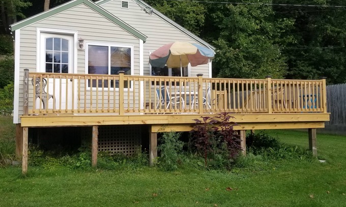 Hubbardton House | Cozy Lake View House