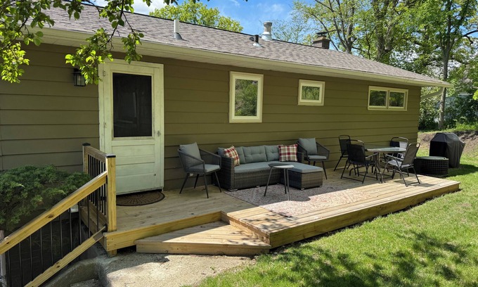 Twin Lakes House | Cozy Lakeview Retreat