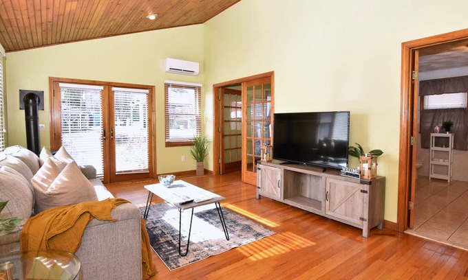 Pawtucket House | Cozy Large 3BED/3BATH HOUSE, 9 mins to Providence