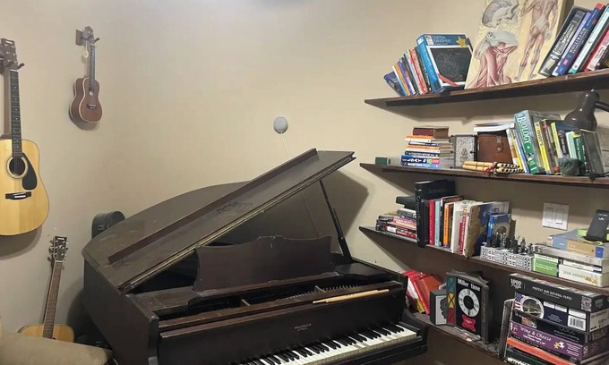 East MLK House | Cozy Library/Music Room
