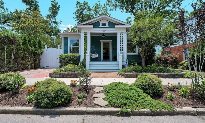 Wilmington House | Cozy, Light Filled Bungalow - Freshly Updated and Convenient
