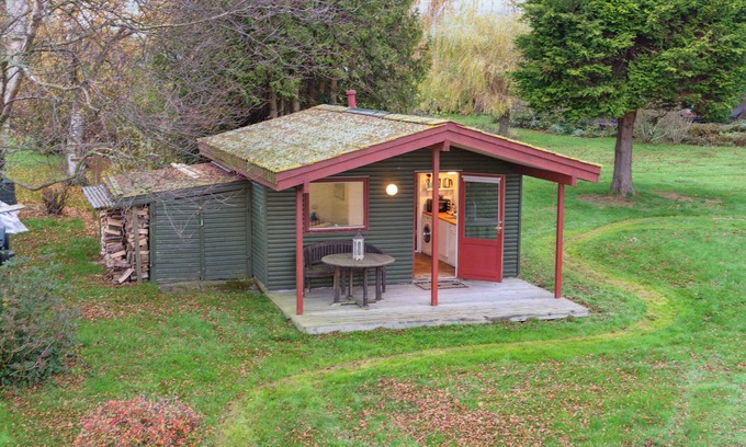 Kalvehave Cottage | Cozy little annex with a sea view.