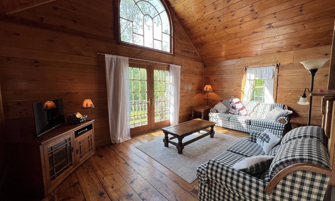 Elliottsburg Cabin | Cozy little cabin with creek access. Great for fishing or tubing!