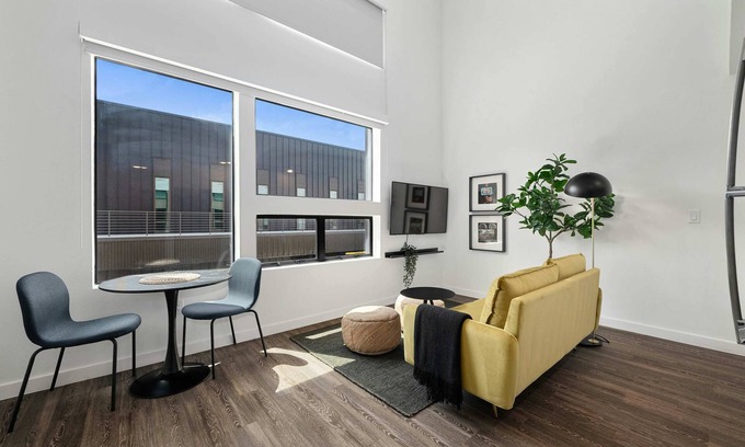 East Cesar Chavez Apartment | Cozy Loft in ATX - Queen Bed